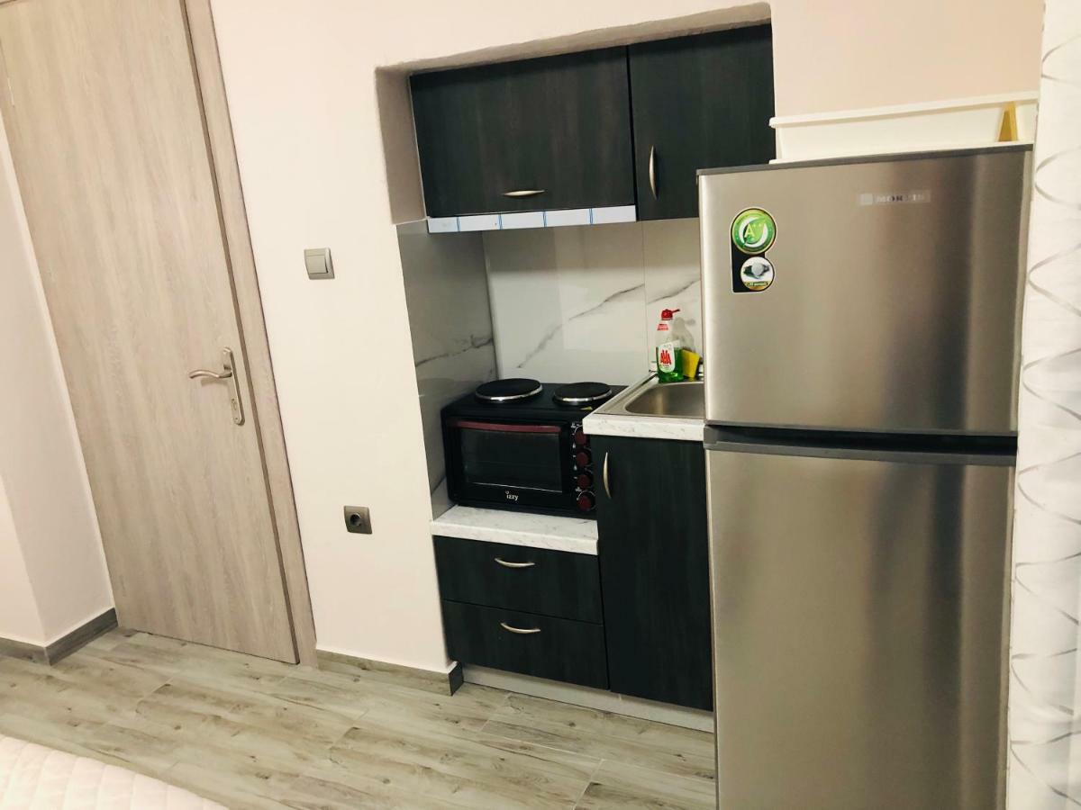 Angela & Apartment